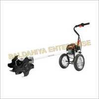 गार्डन टिलर के पीछे चलो