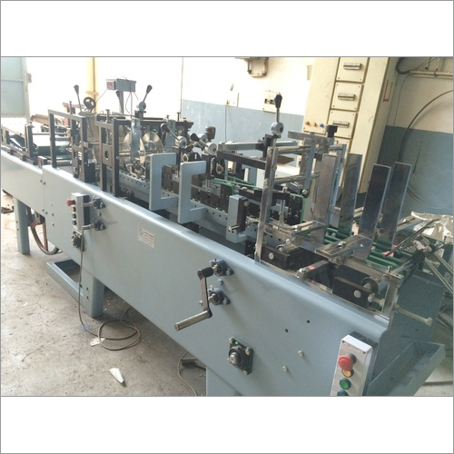 सीडी कवर पेस्टिंग मशीन