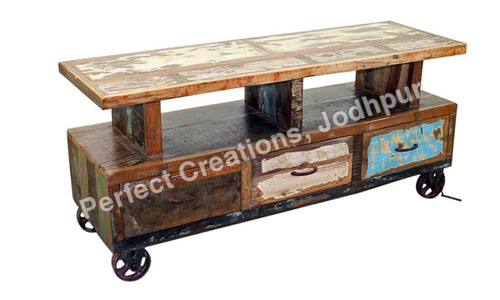 पुनः प्राप्त या पुनर्नवीनीकरण लकड़ी के फर्नीचर