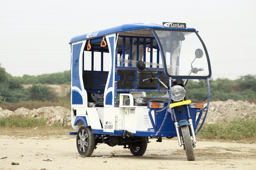 बैटरी चालित ई-रिक्शा