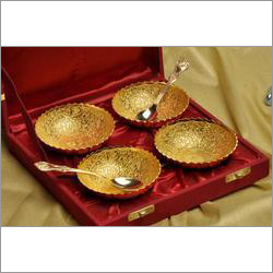 स्वर्ण कोटेड चार कटोरे का सेट