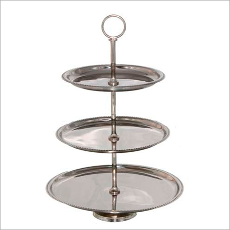 धातु का केक स्टैंड