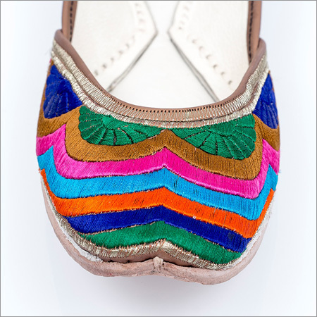 बहु-रंगी पंजाबी जूती
