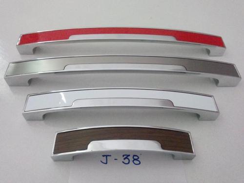 आधुनिक दरवाज़े के हैंडल