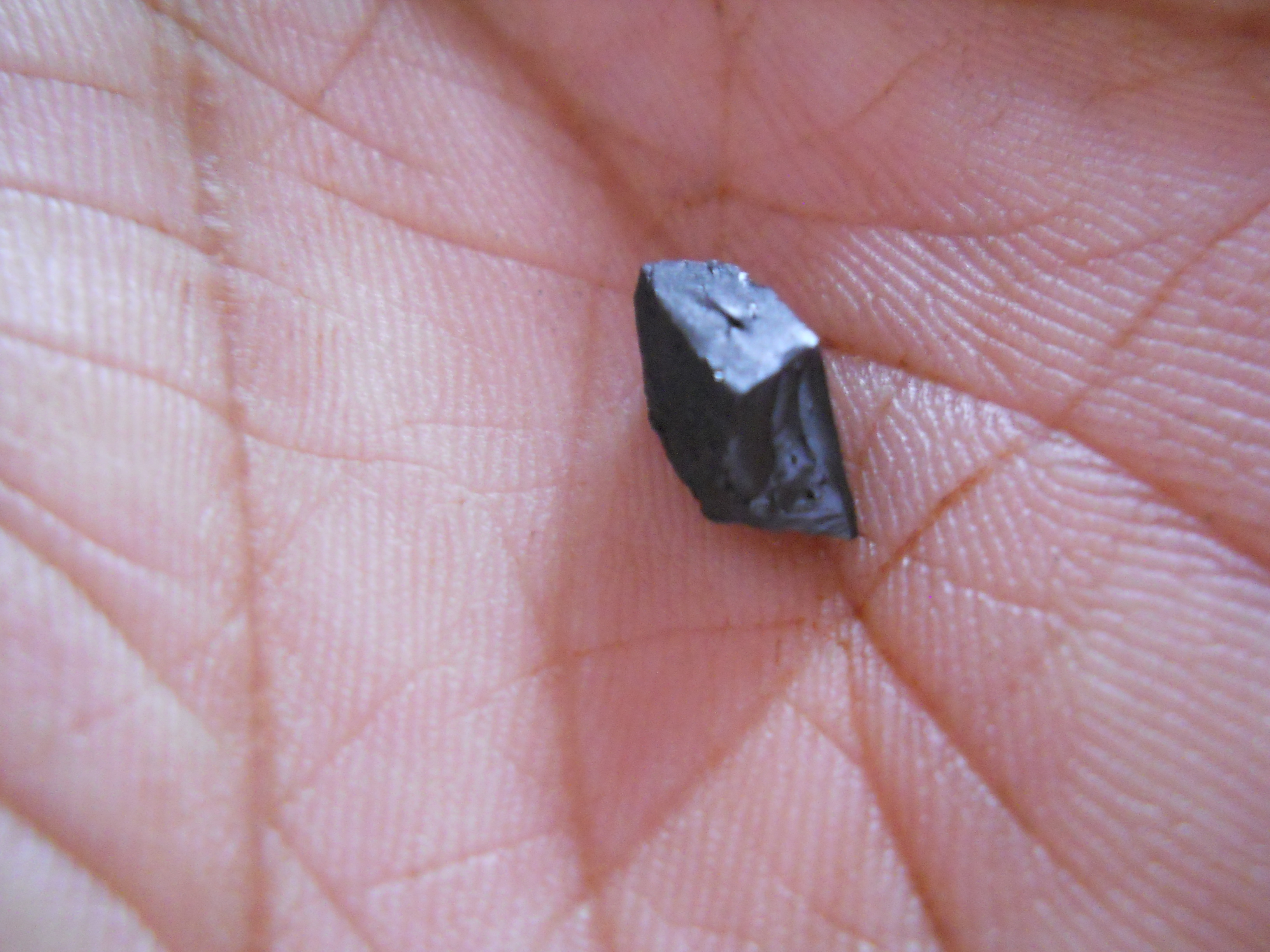 Coconut Shell Activated Carbon - Size 8/16 Mesh | High Abrasion Resistance, Low Ash Content, High Purity, Odor Removal, Water Filtration, Gold Purification