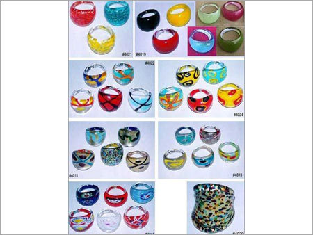 रंगीन कांच की अंगूठियाँ