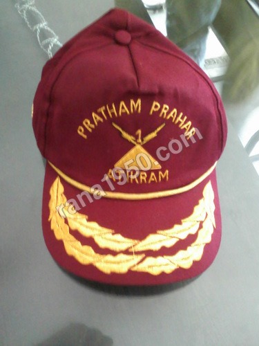 जारी क्रीस्ट के साथ आर्मी कैप्स