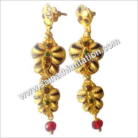 सोना मढ़वाया कान की बाली