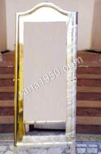 ग्लास के साथ ब्रास का मिरर स्टैंड पूरा