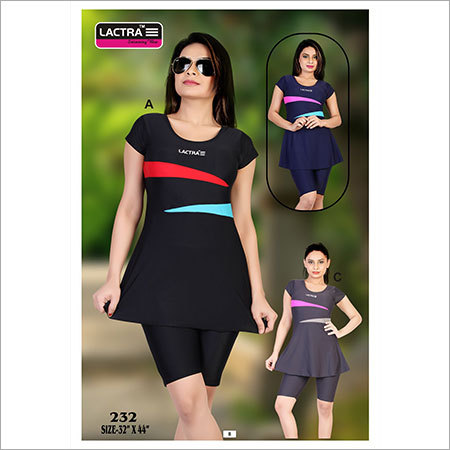 लड़की का तैराकी वस्त्र