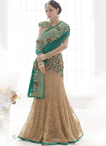 फैंसी नेट लहंगा साड़ी पर उल्लेखनीय ब्राउन छायांकित शिफॉन