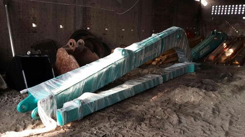 ग्रीन एक्सावेटर लॉन्ग रीच बूम एंड आर्म