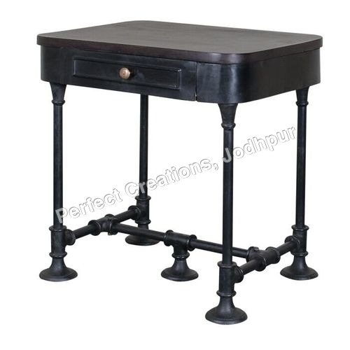 रेट्रो टेलीफोन स्टैंड