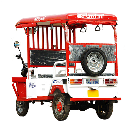 बैटरी लोडर ई-रिक्शा