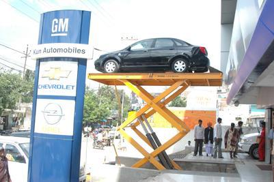 कैंची लिफ्ट फोर व्हीलर लिफ्टिंग क्षमता: 5 लॉन्ग टन