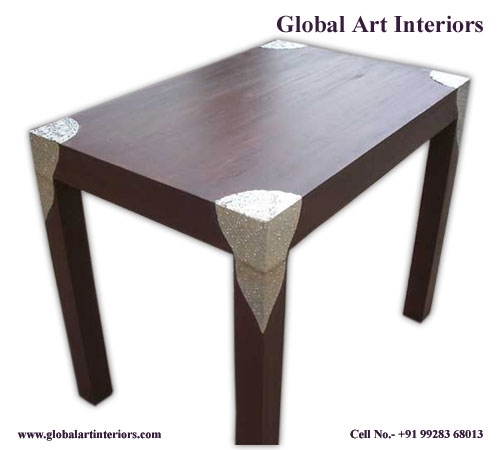 धातु की मेज