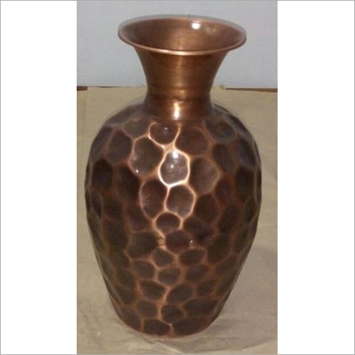 धातु की सजावटी फूलदान