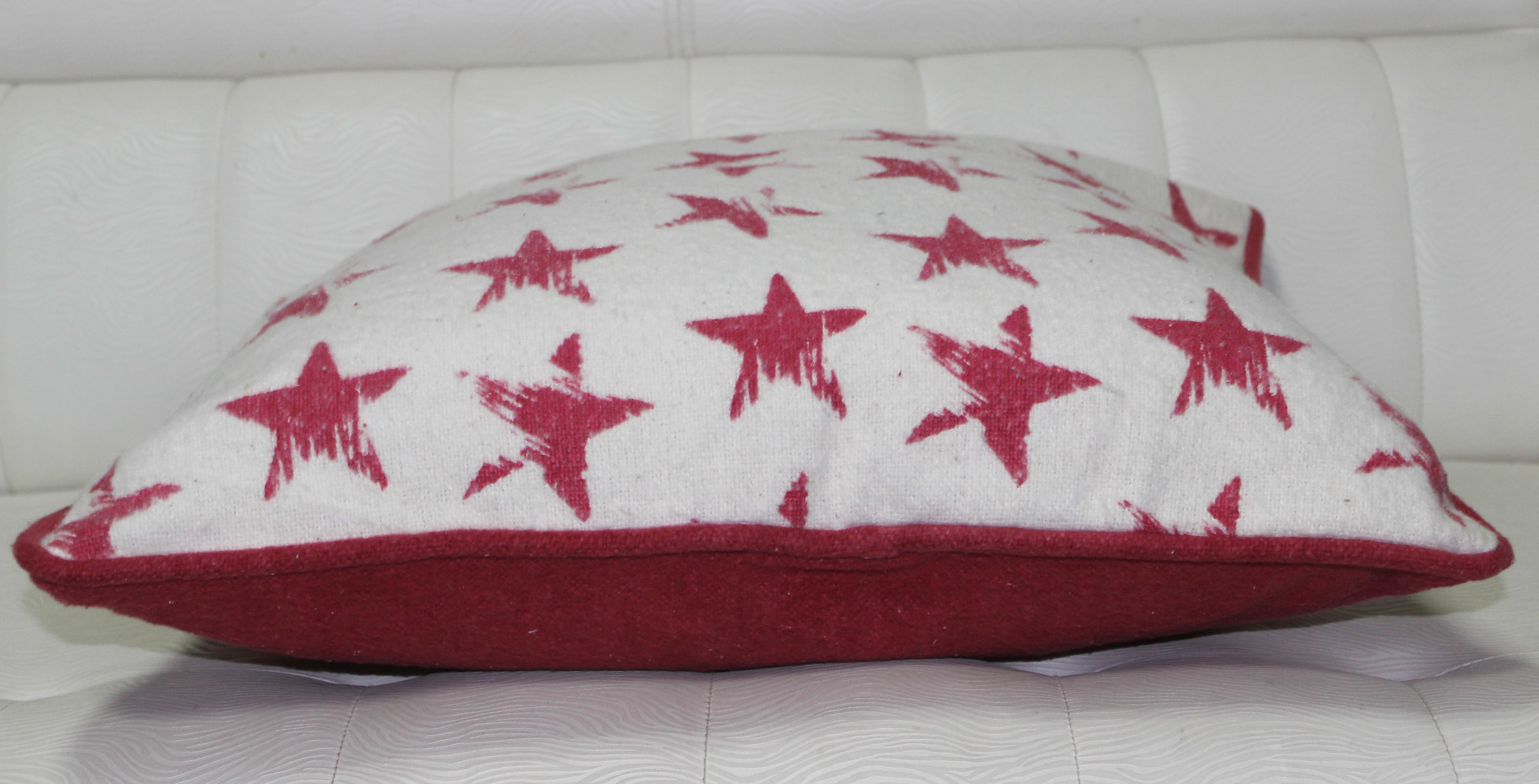 Red Star Printed Soft Feel Christmas Cushion With Red Back & Piepin