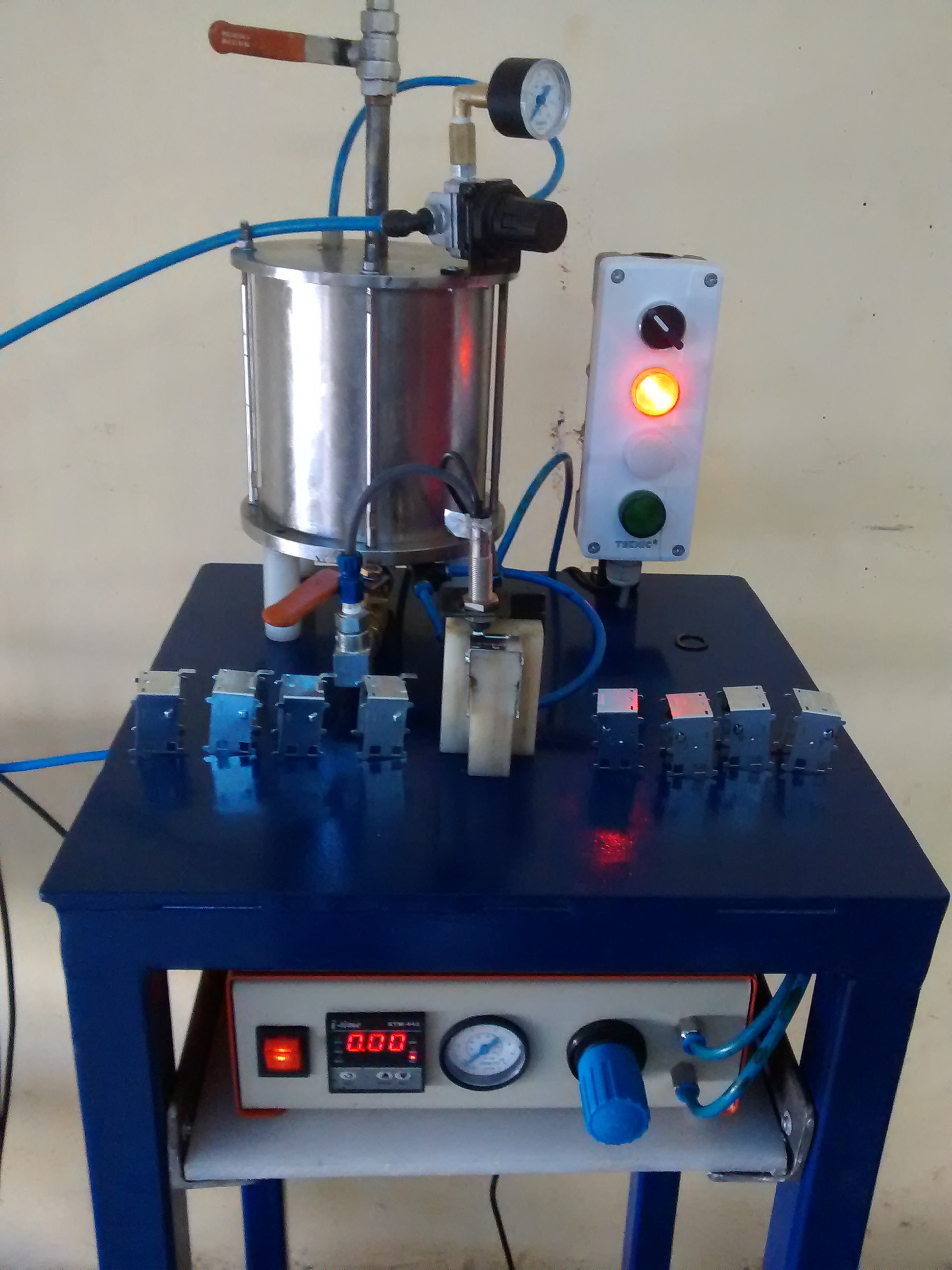 Metered Quantity Grease Dispenser