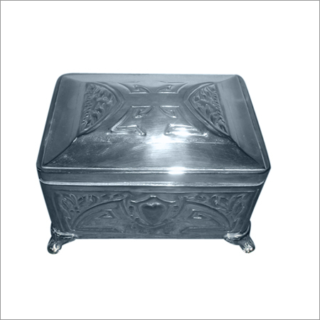 चांदी की प्लेटिंग वाला बक्सा