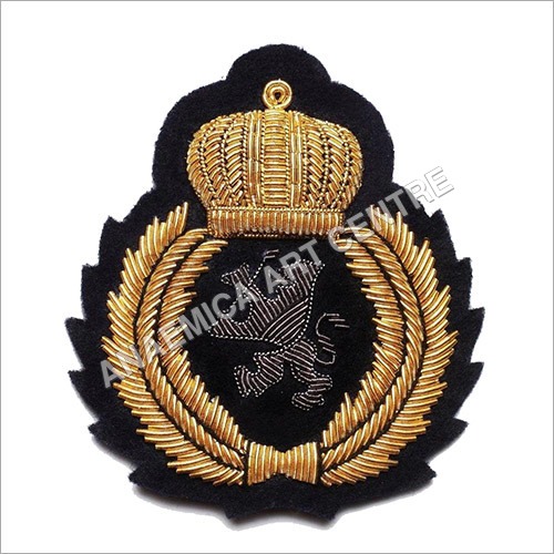 राउंड क्राउन बैज