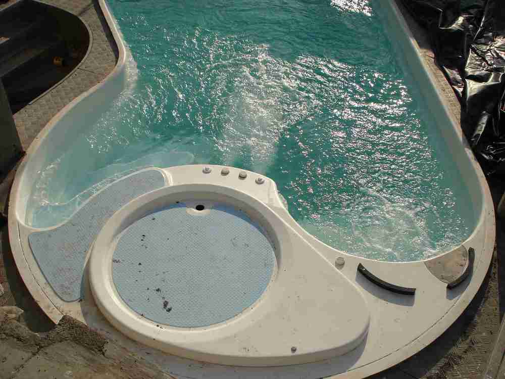 FRP स्विमिंग पूल