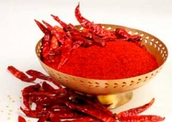 लाल मिर्च के पेपरिका और पाउडर (लाल और हरे)