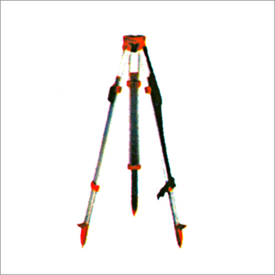 लकड़ी का तिपाई