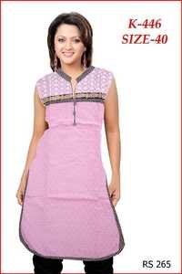 गुलाबी और काले रंग की कुर्तियाँ