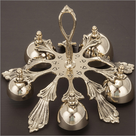 प्राचीन वेदी की घंटियाँ