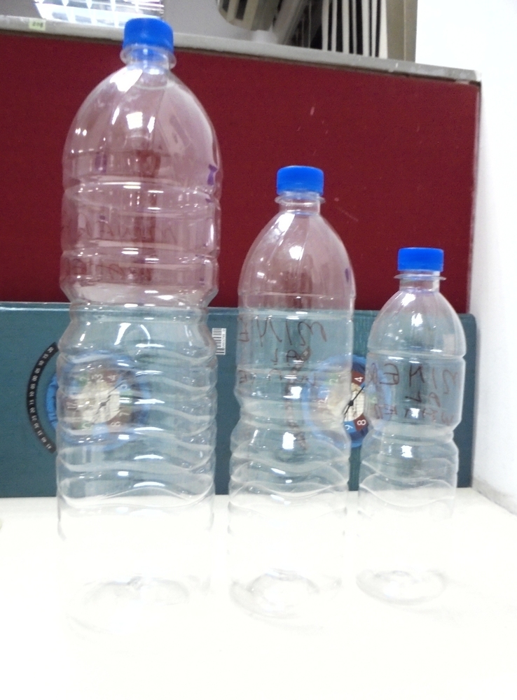 प्लास्टिक मिनरल वाटर बोतल