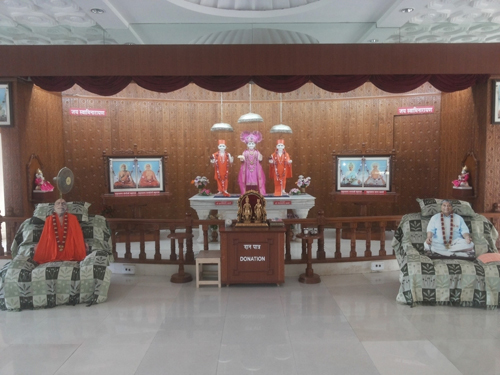 लंबवत धारीदार पर्दा