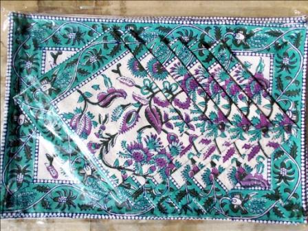 ग्रीन टर्क्विज़ फ्लोरल प्लेस मैट डाइनिंग सेट