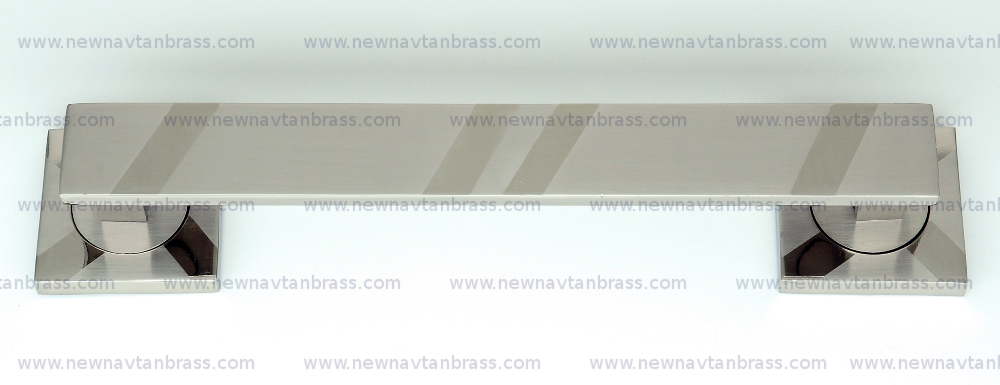 मुख्य द्वार के लिए पीतल का हैंडल