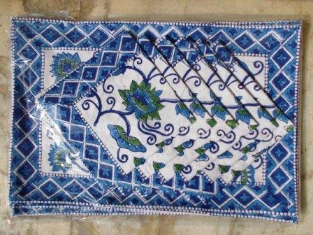 ब्लू लोटस फ्लोरल डाइनिंग सेट प्लेस मैट्स