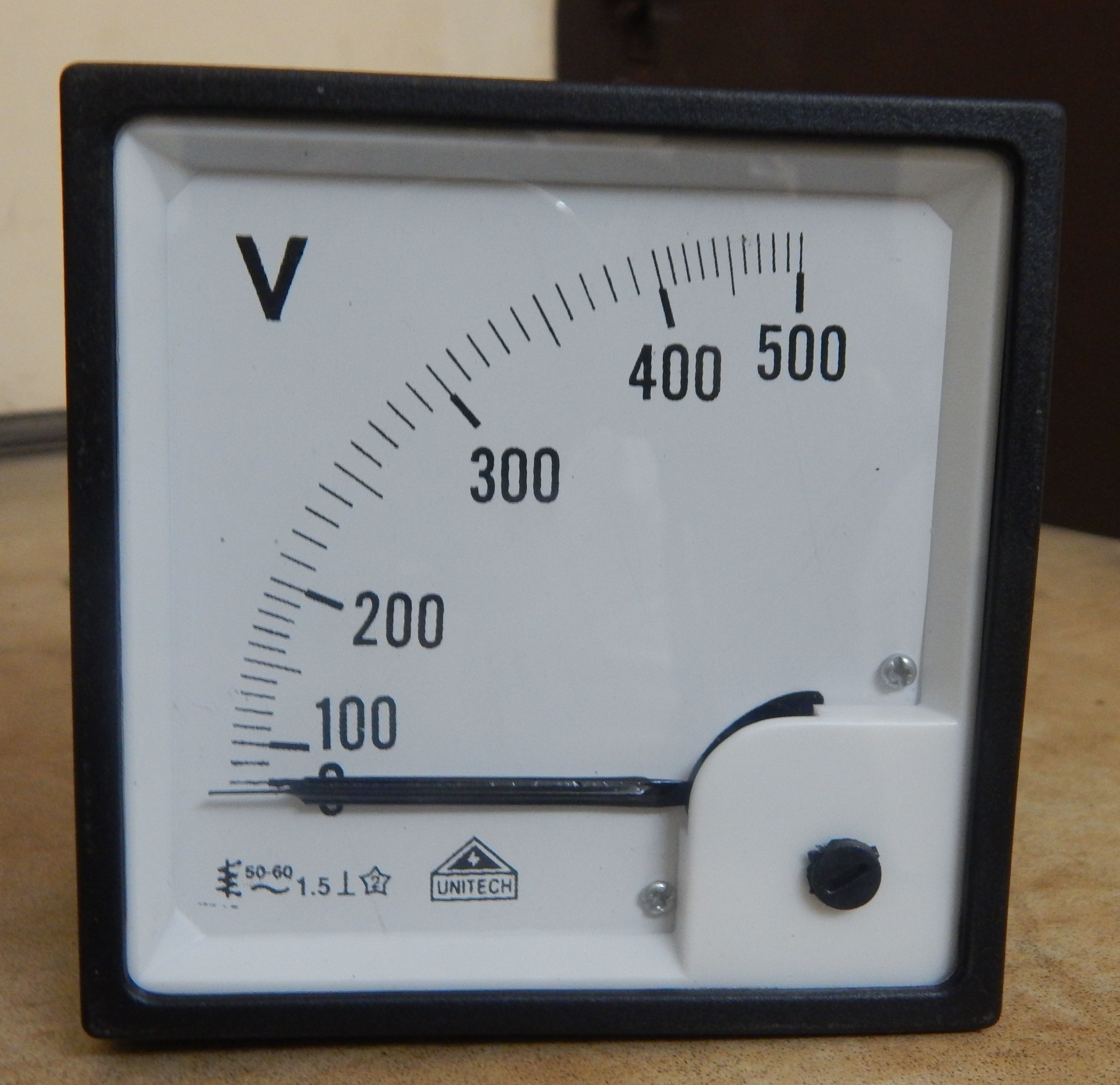 Analog Volt Meter Frequency (Mhz): 50 Hertz (Hz)