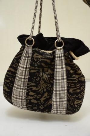 ब्लैक स्टाइल्स कॉटन महिलाओं का हैंडबैग