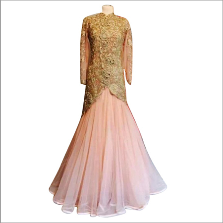 जैकेट के साथ डिज़ाइनर लॉन्ग ड्रेस