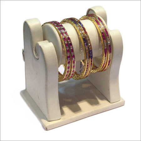 रूबी चूड़ियों का सेट