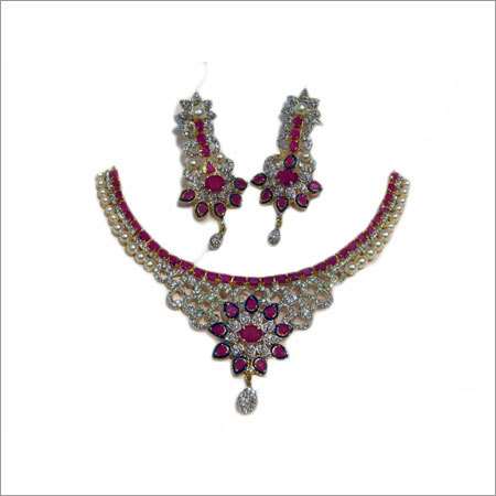 डिज़ाइनर रुबी नेकलेस