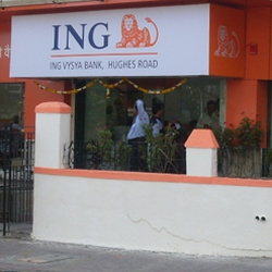 रंग-बिरंगी ग्लो साइन बोर्ड