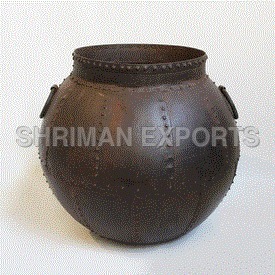 आयरन रिवेट पॉट