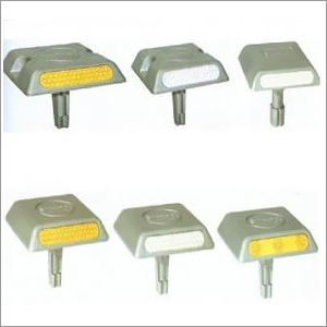 नाइटिंगेल रोड धातु की स्टड