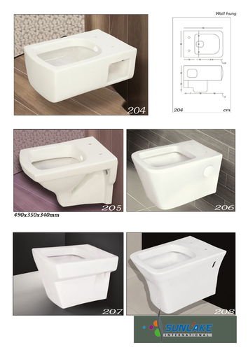 दीवार पर लटका हुआ