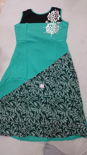 डिजाइनर कुर्तियाँ