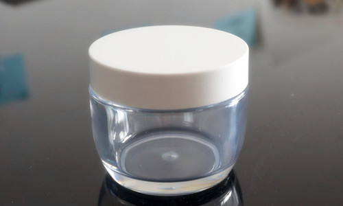 कॉस्मेटिक कंटेनर्स