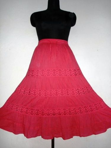 कशीदाकारी महिलाओं के वस्त्र