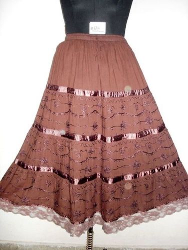 सादा महिलाओं के वस्त्र