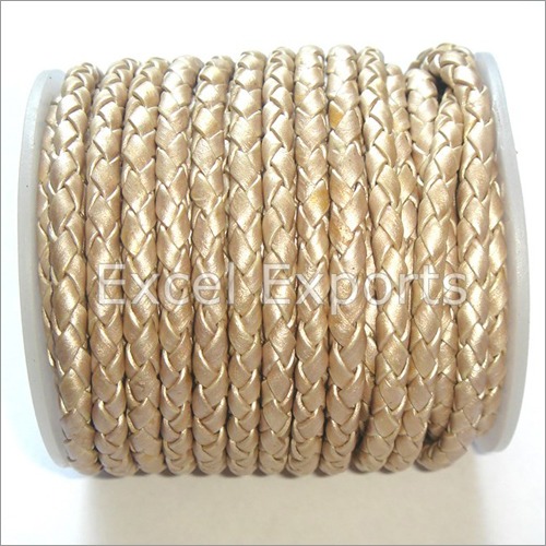 बेडेड सफेद चमड़े की डोरियां