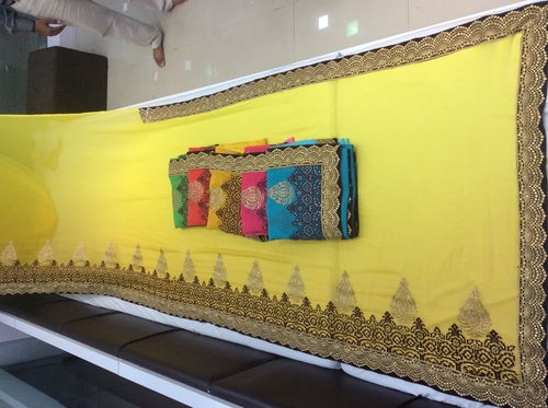 फैंसी रंग-बिरंगे साड़ी